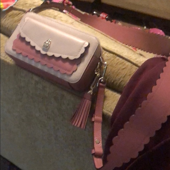 Handbags - Picture 5 of 8